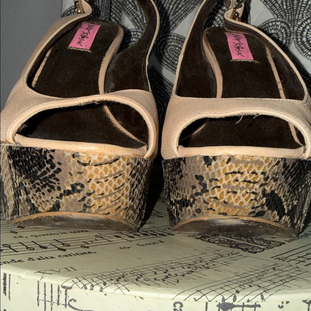 Betsey Johnson Mystifyy Nude Leather Peep Toe Snake Print Platform Slingbacks